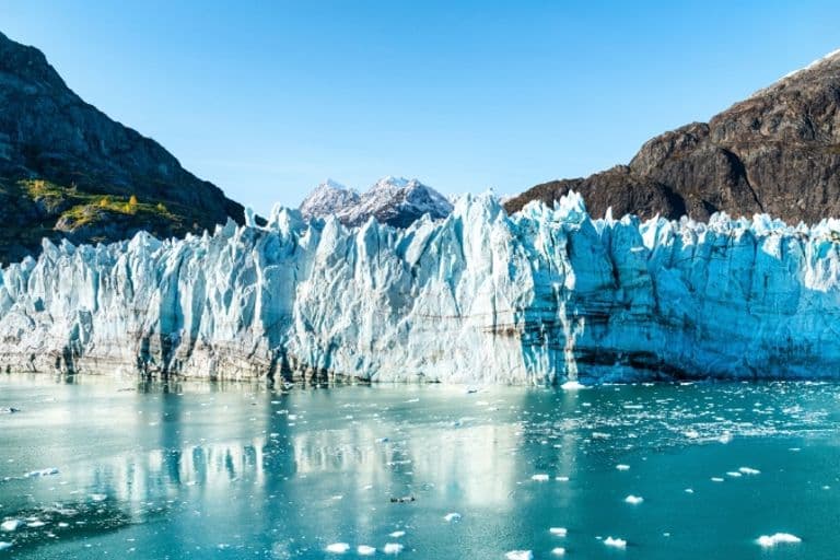 Eislandschaft im US-Bundesstaat Alaska vom Wasser aus fotografiert