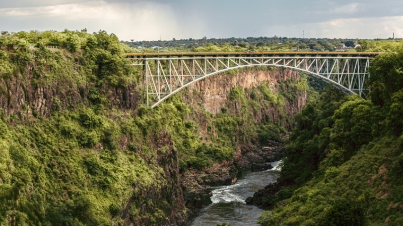 Brücke über einen Fluss in Simbabwe