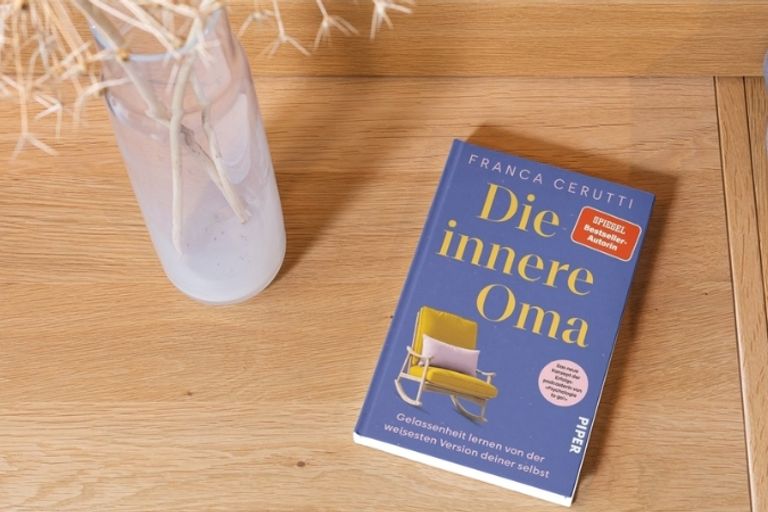 KI-generiertes Beispielbild des neu erschienenen Buches Die innere Oma